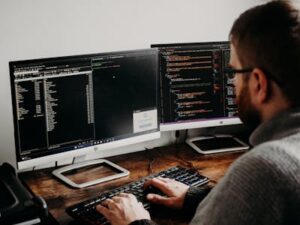 مواقع الويب بين التصميم والتطوير خدمات التكنولوجيا
