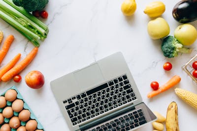 تطبيق النظام الصحي عن طريق الإنترنت