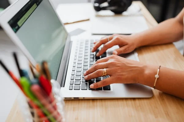 خدمة إنشاء المحتوى وأنواعه وميزاتها في تجمع الخبراء